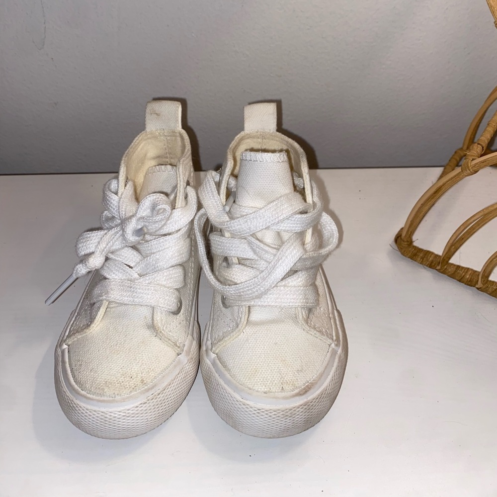 SHEIN White Sneakers Minimalist Canvas Design